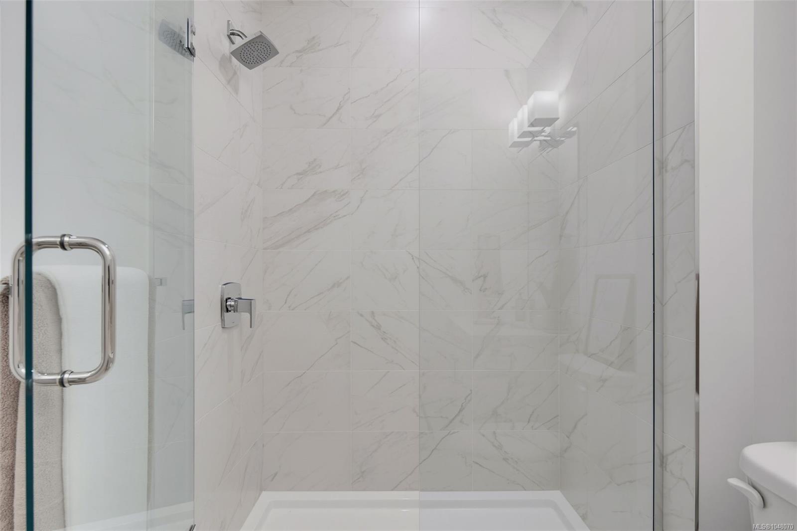 7043 Central Saanich Rd Unit: #201