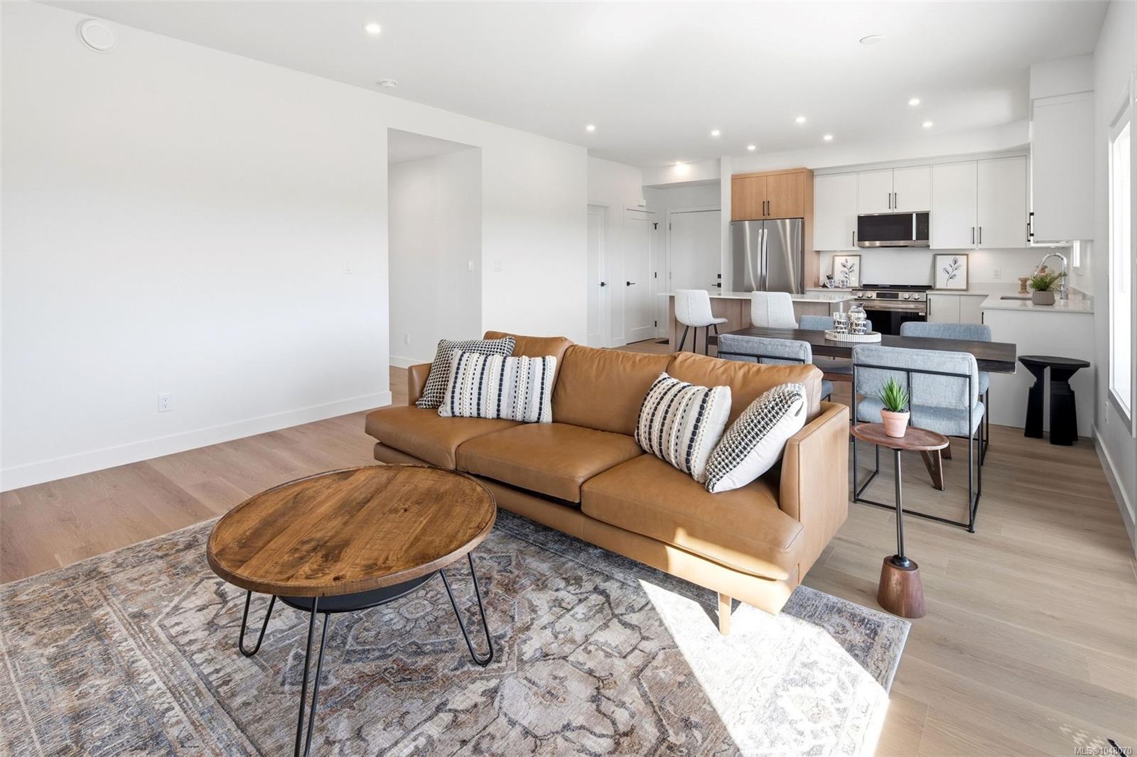 7043 Central Saanich Rd Unit: #201