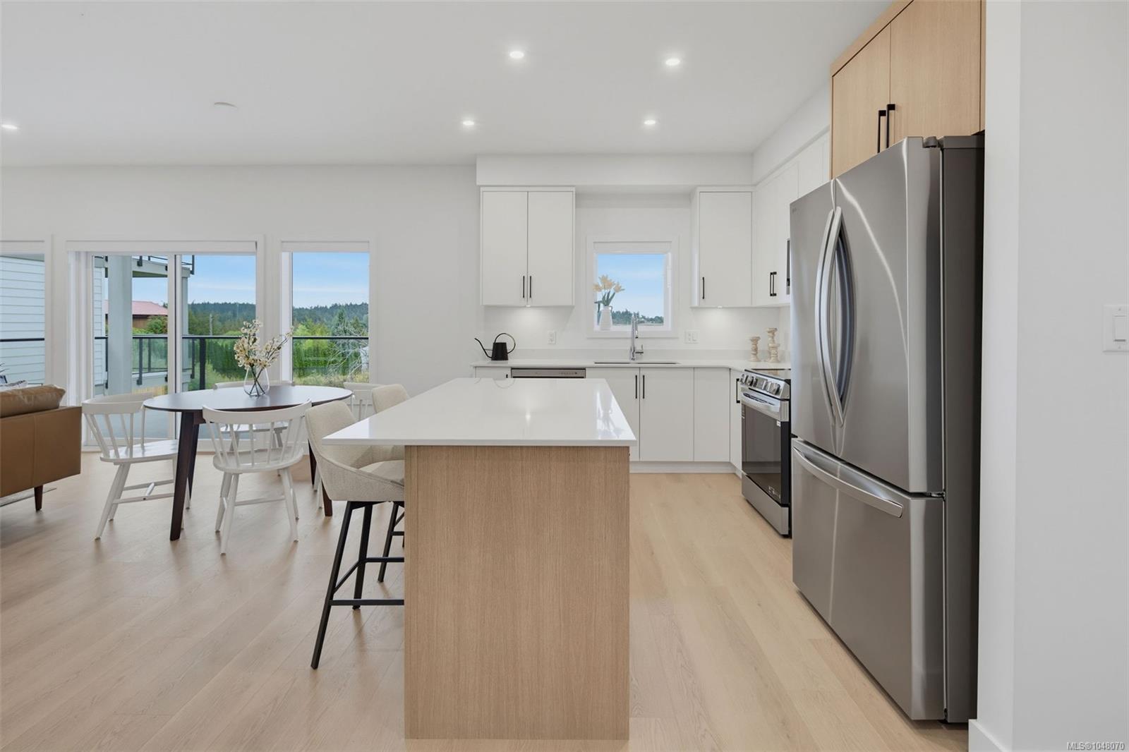 7043 Central Saanich Rd Unit: #201