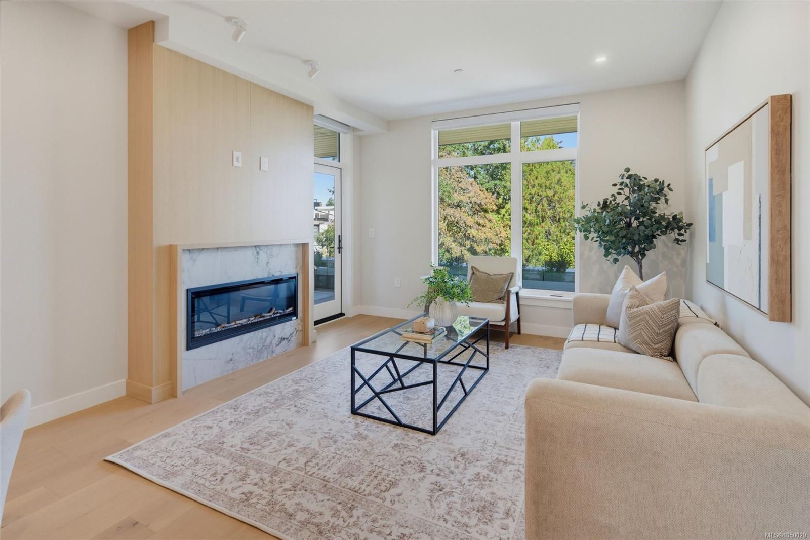 5229 Cordova Bay Rd #201