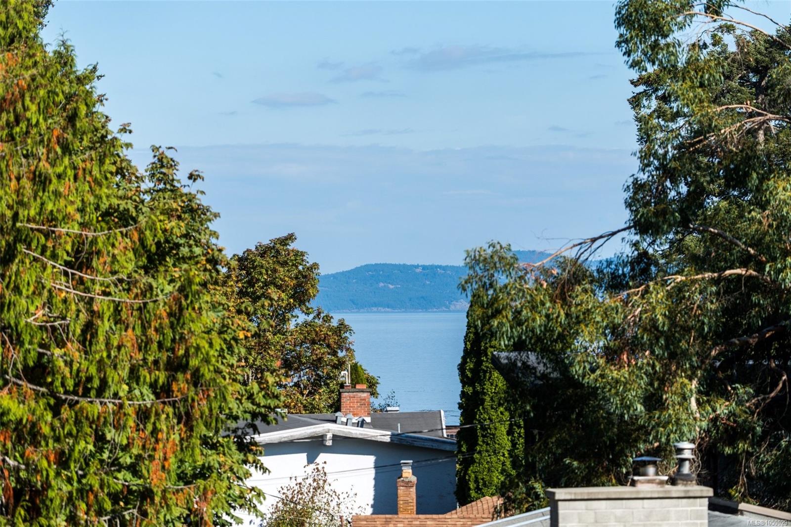 5229 Cordova Bay Rd #201