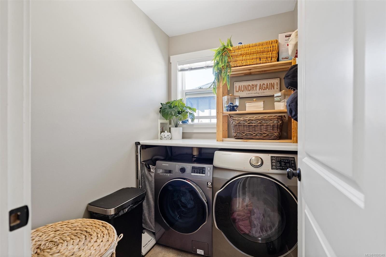 1221 Freshwater Cres