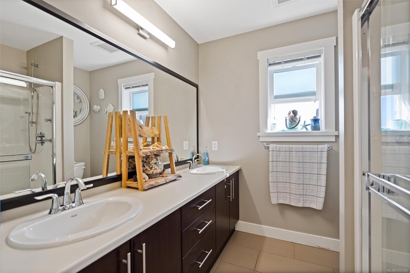 1221 Freshwater Cres