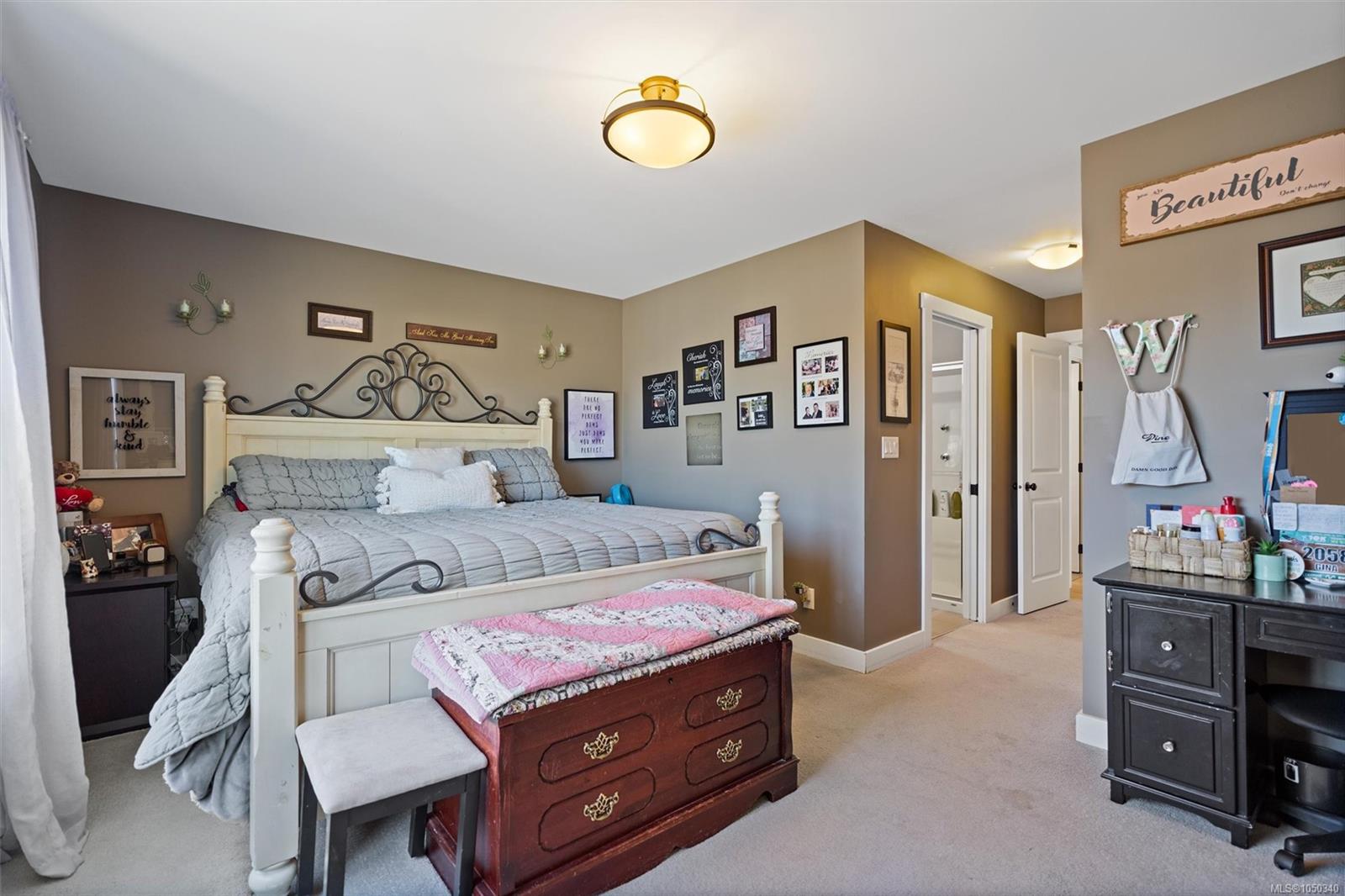1221 Freshwater Cres