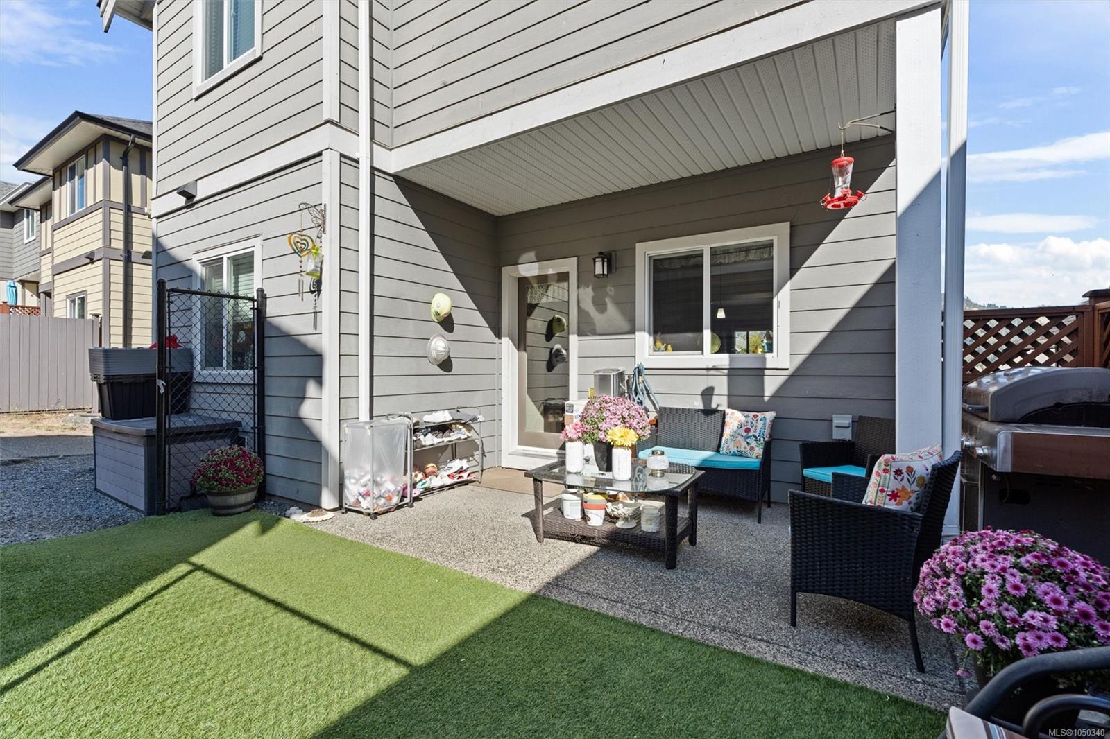 1221 Freshwater Cres