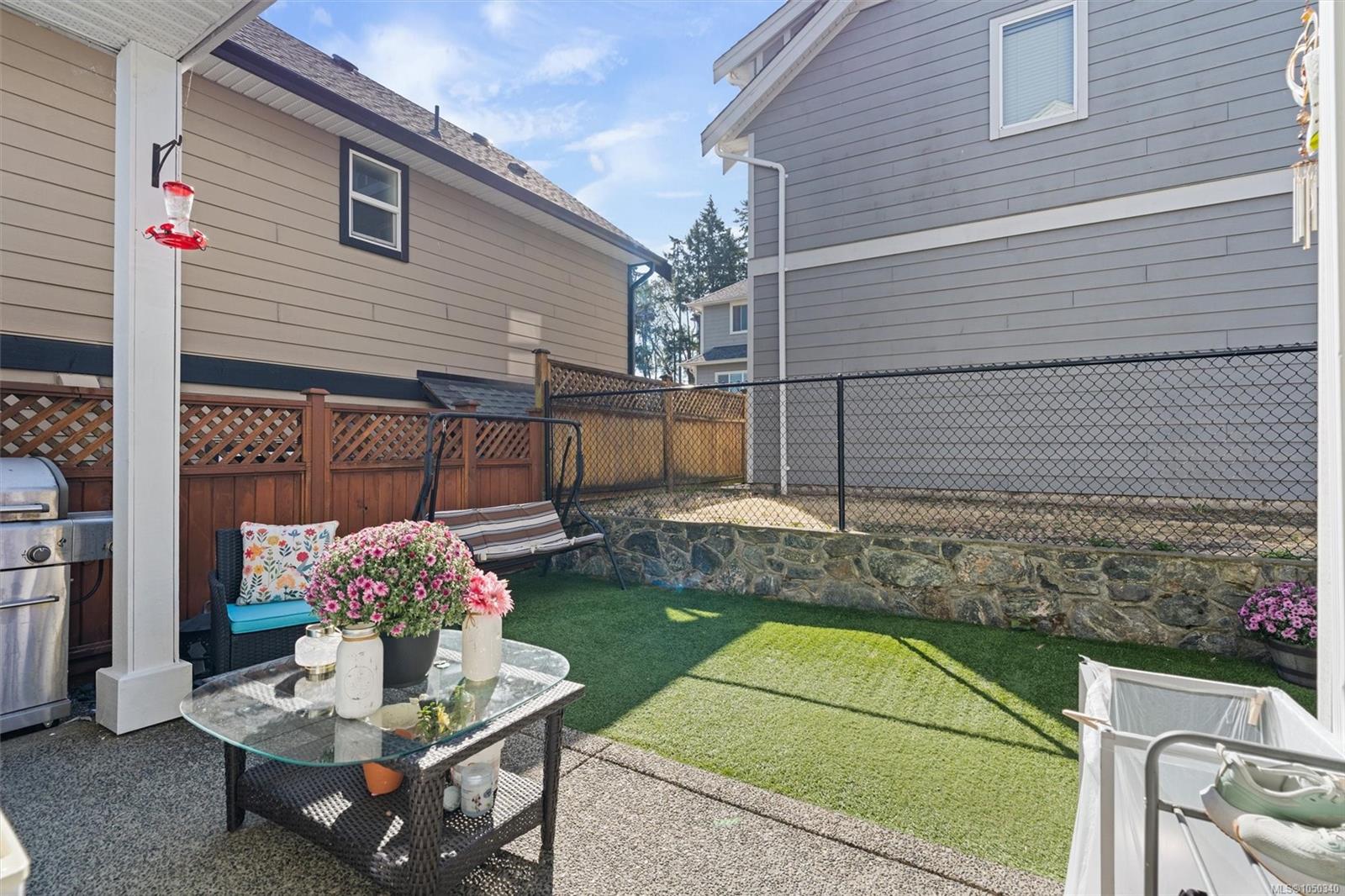 1221 Freshwater Cres