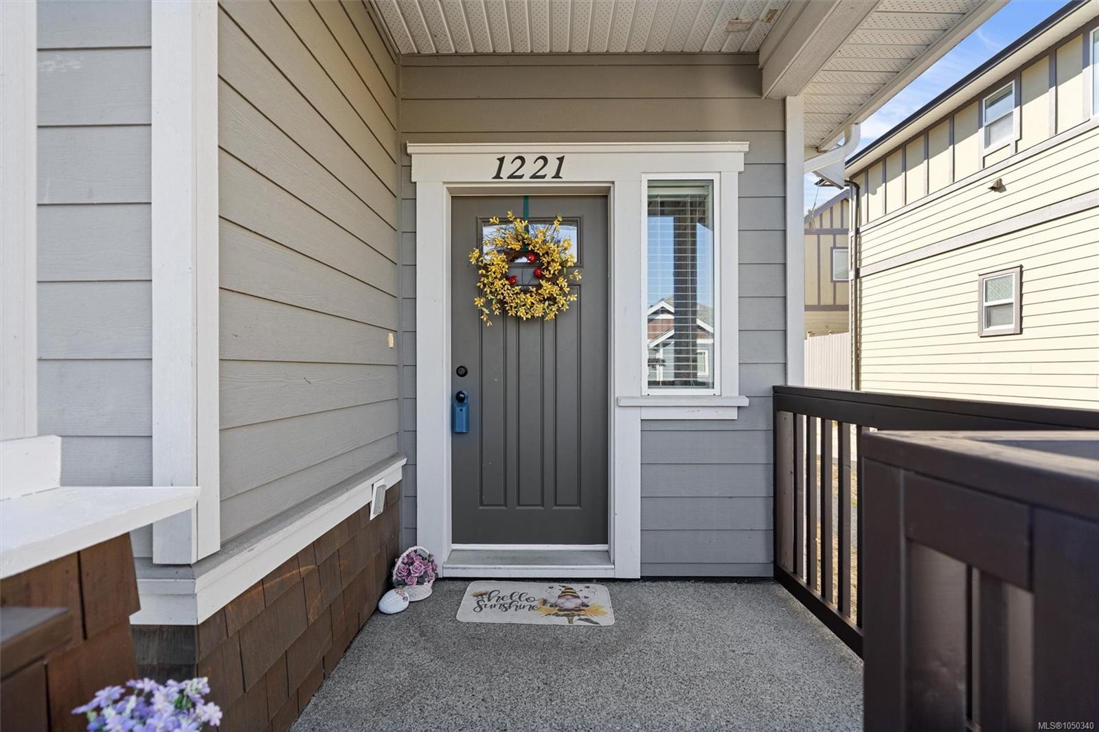 1221 Freshwater Cres