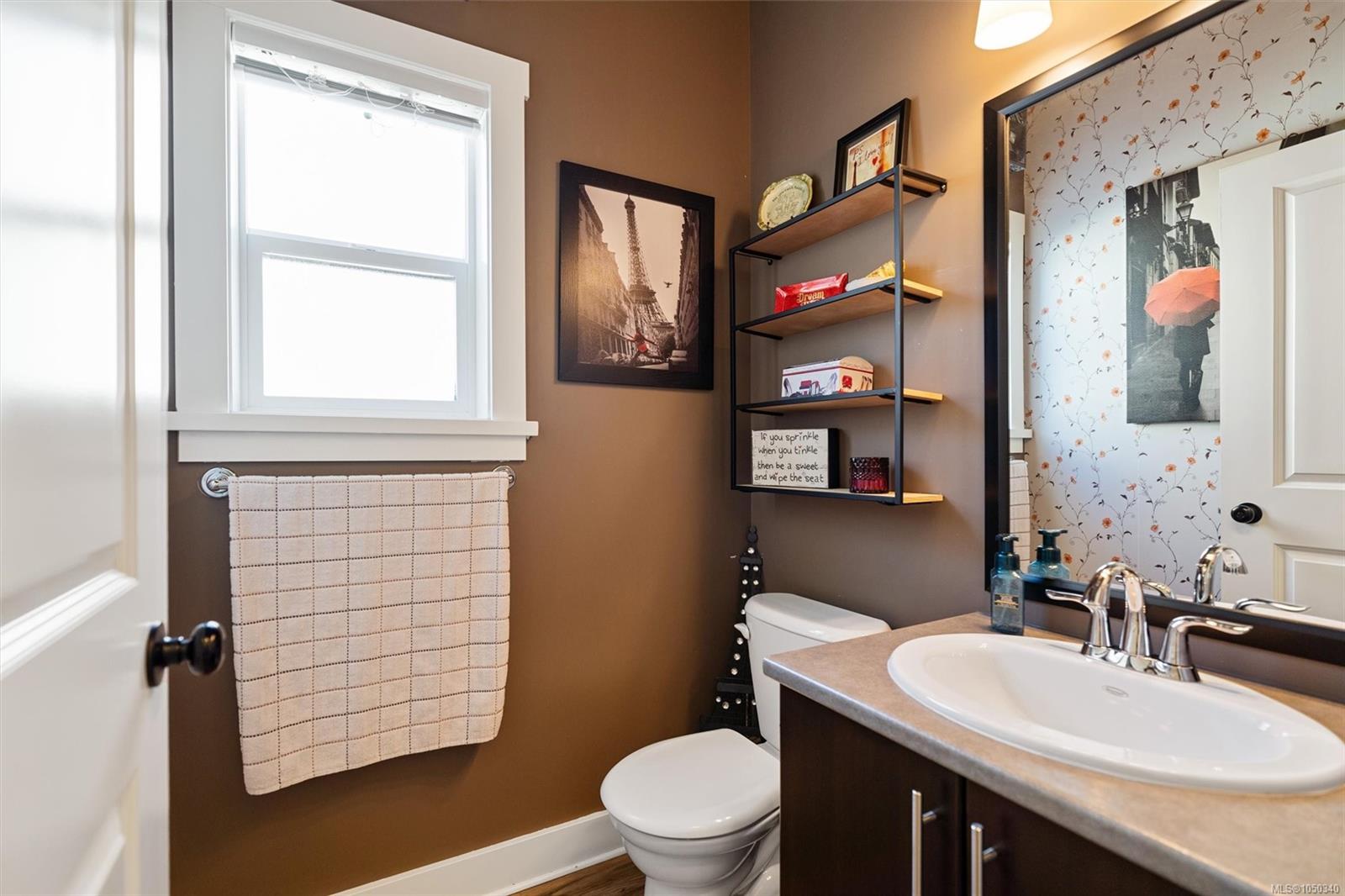 1221 Freshwater Cres