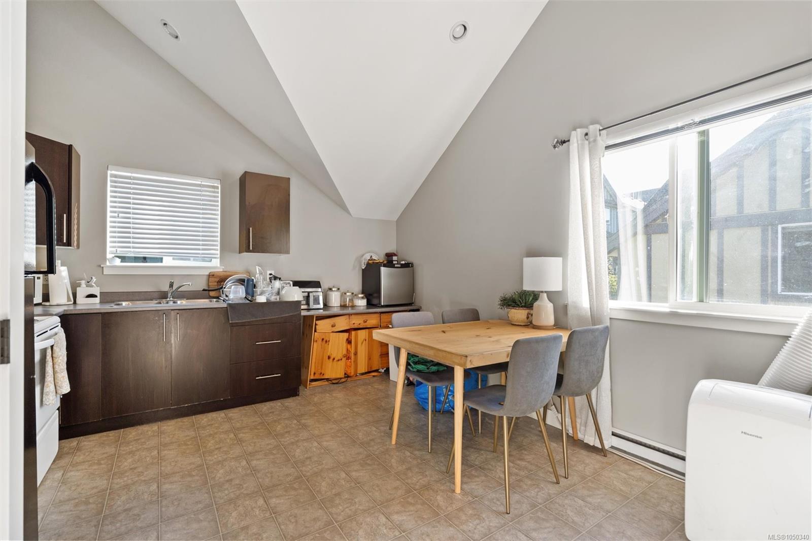 1221 Freshwater Cres