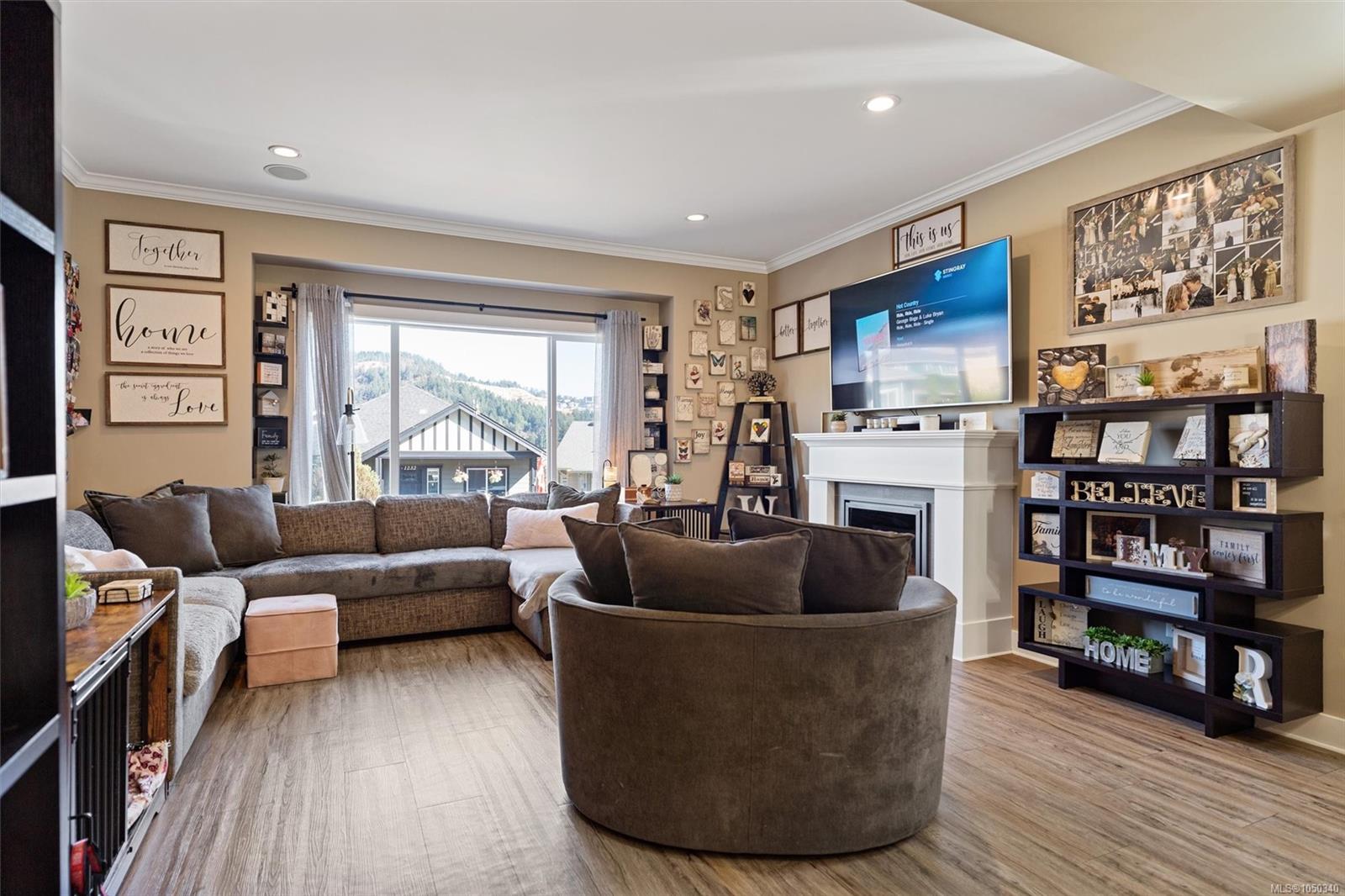 1221 Freshwater Cres