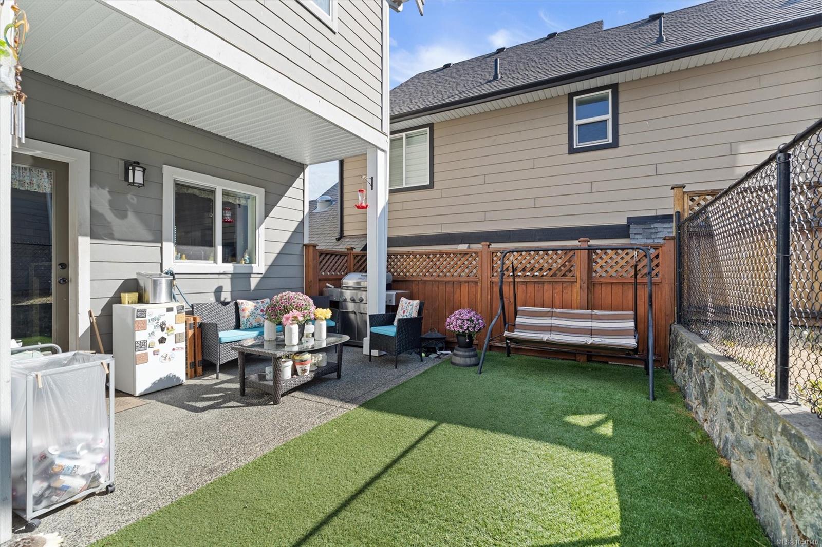 1221 Freshwater Cres