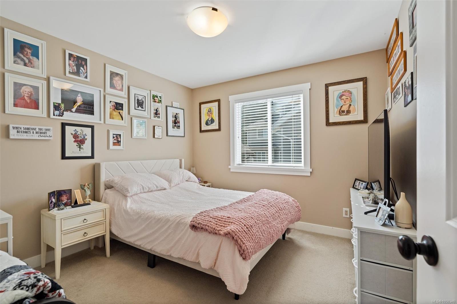 1221 Freshwater Cres