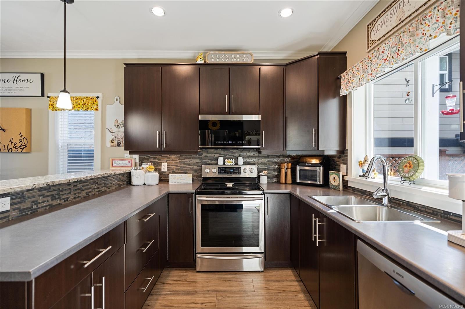 1221 Freshwater Cres