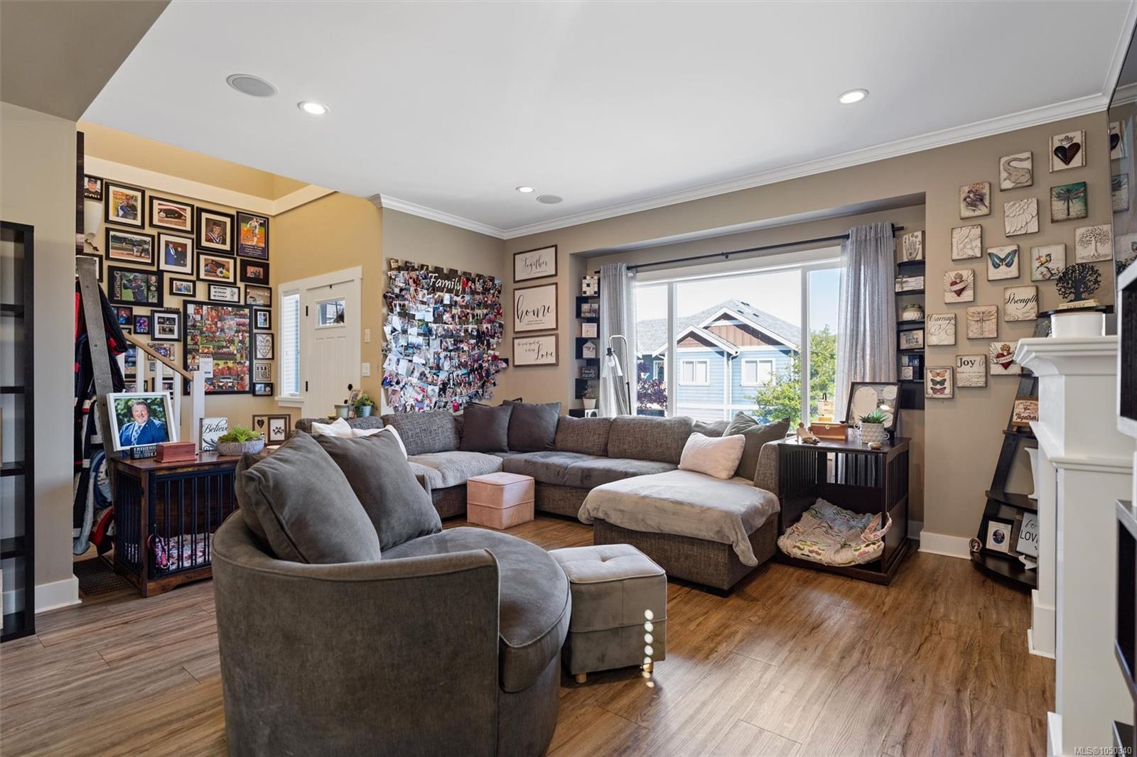 1221 Freshwater Cres