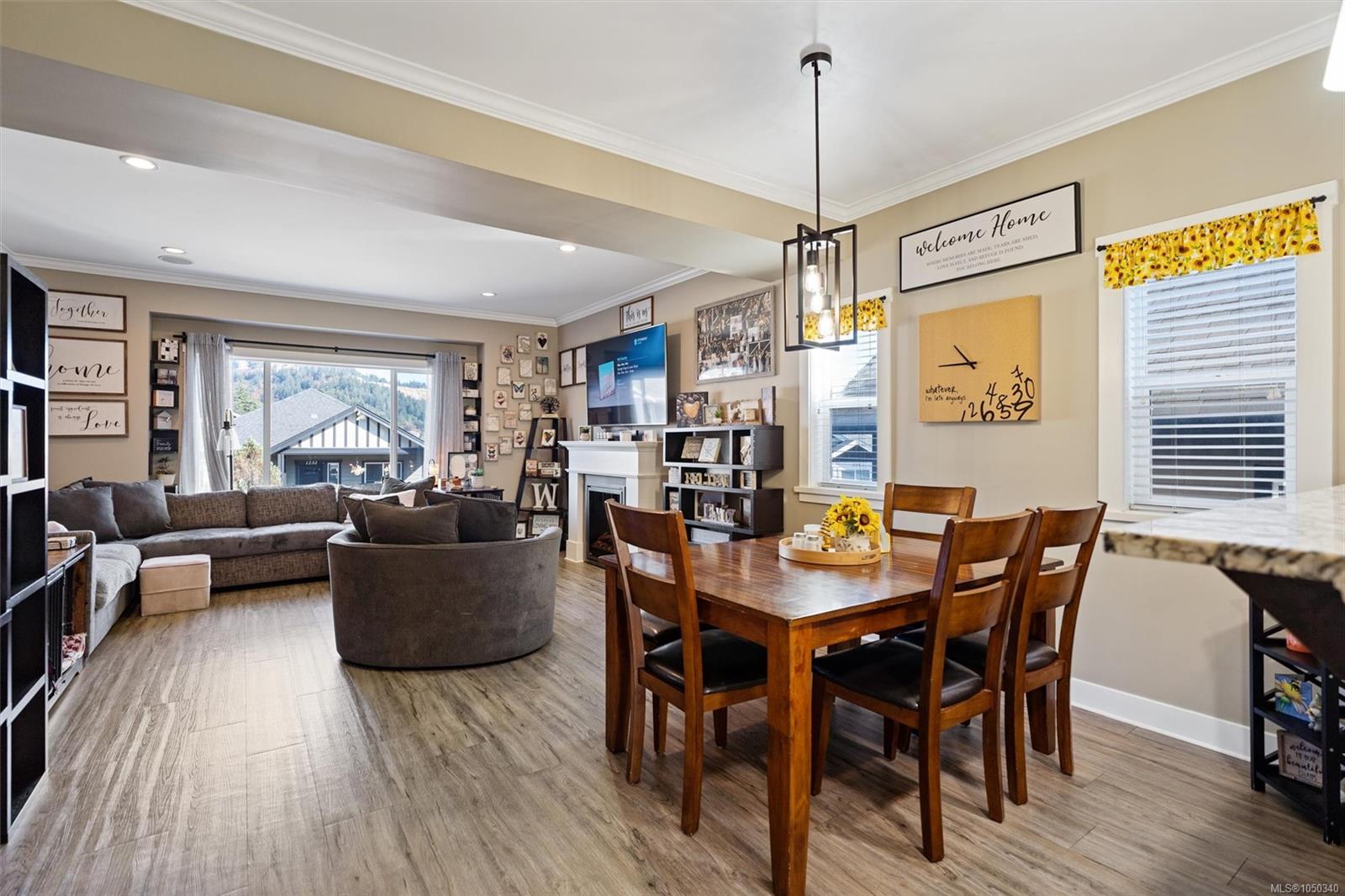 1221 Freshwater Cres