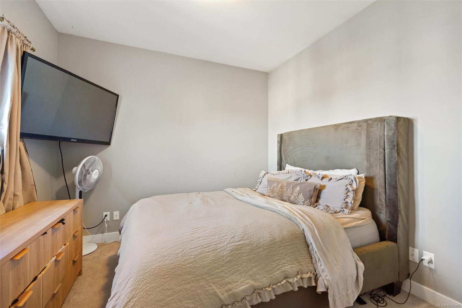 1221 Freshwater Cres