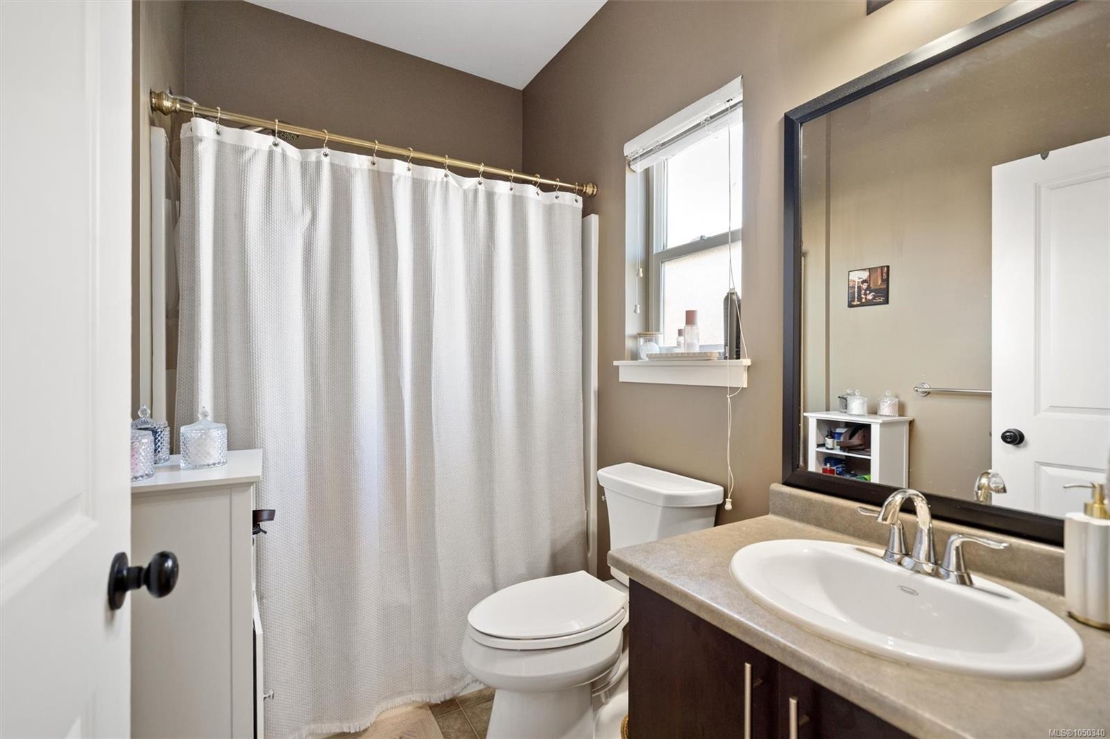 1221 Freshwater Cres