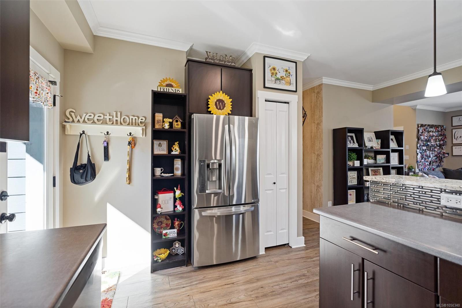 1221 Freshwater Cres