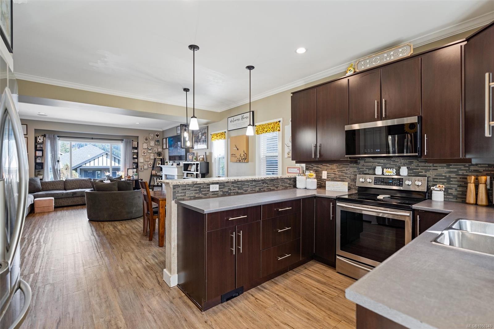 1221 Freshwater Cres