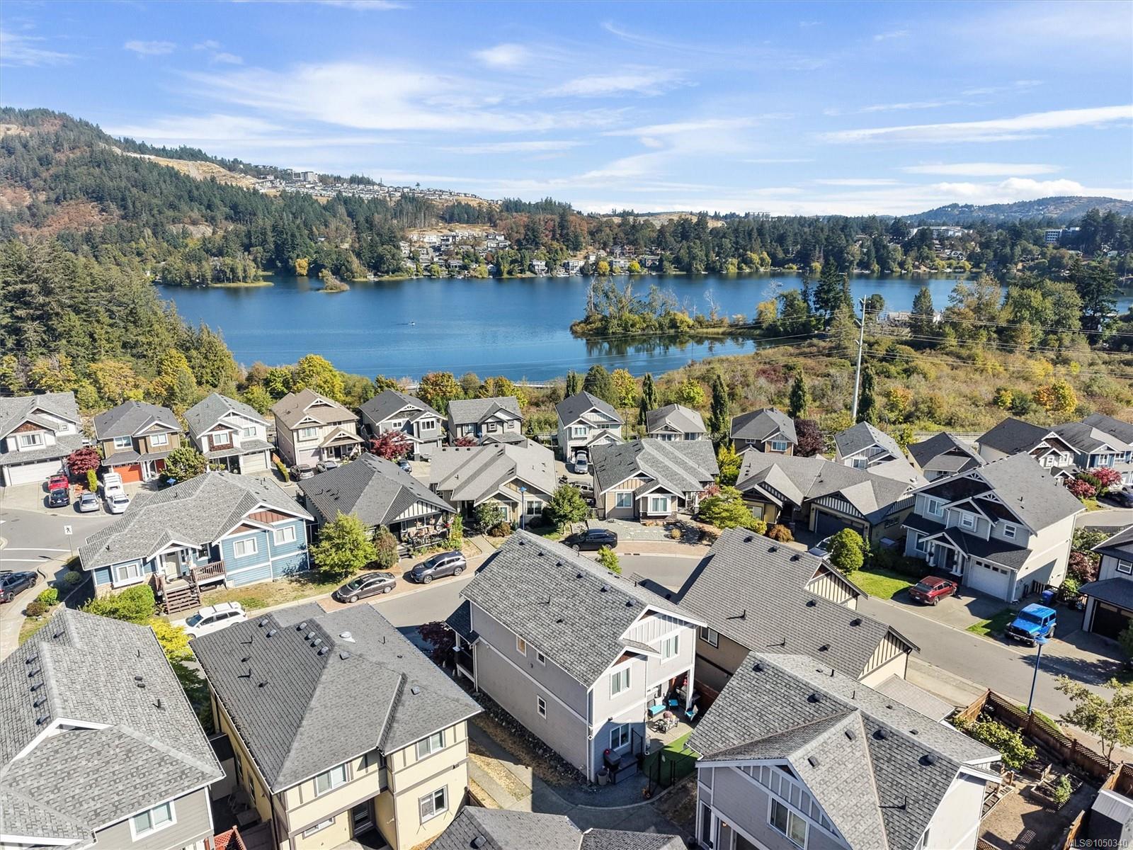 1221 Freshwater Cres