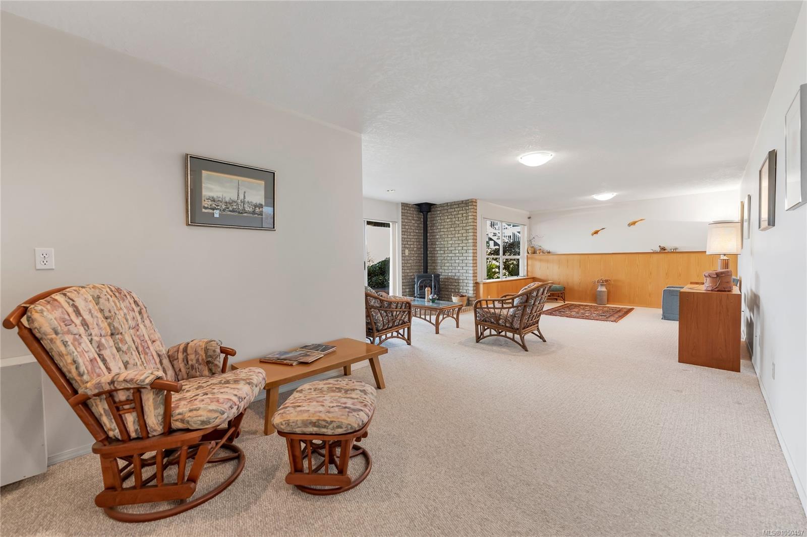 3673 Arbutus Dr