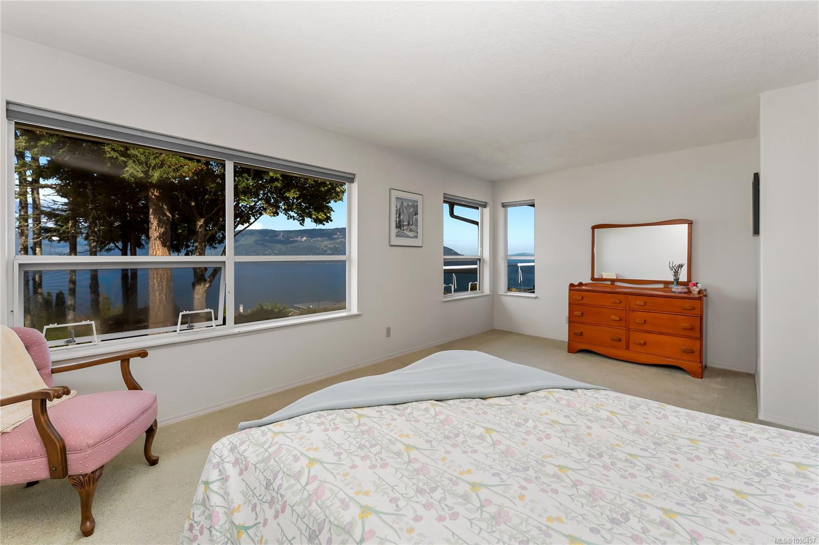 3673 Arbutus Dr