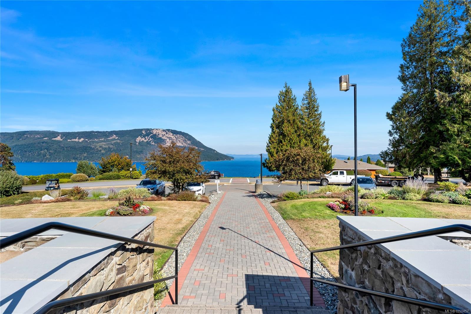 3673 Arbutus Dr
