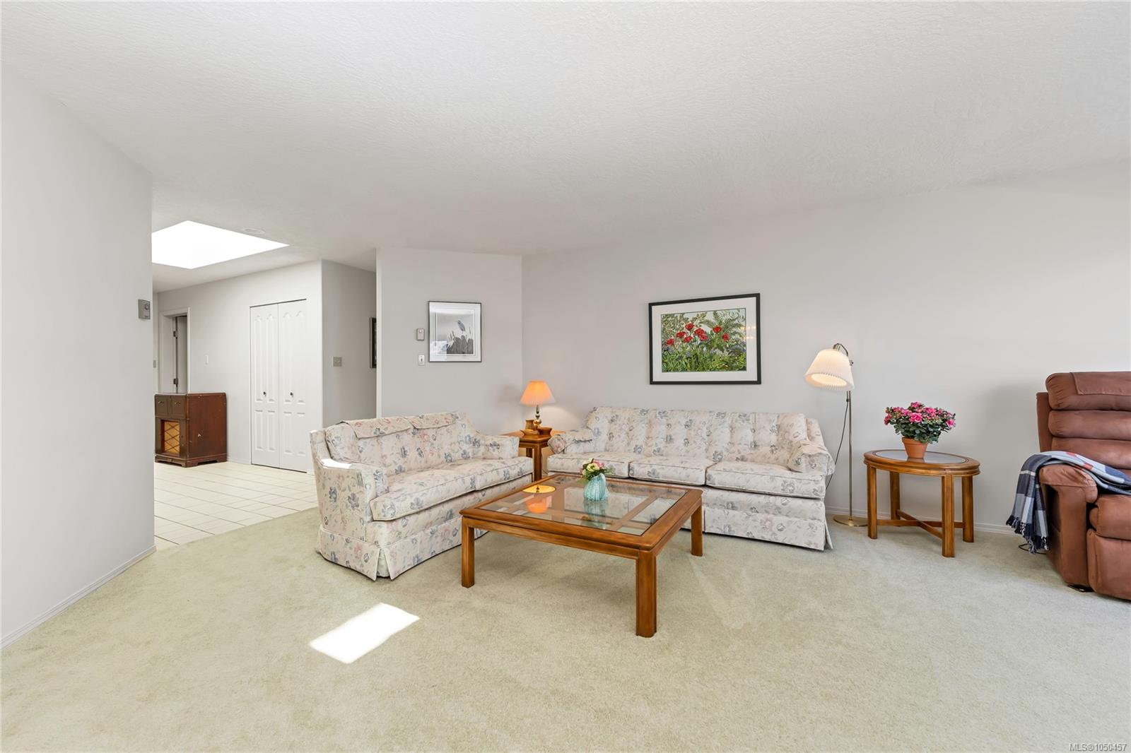 3673 Arbutus Dr