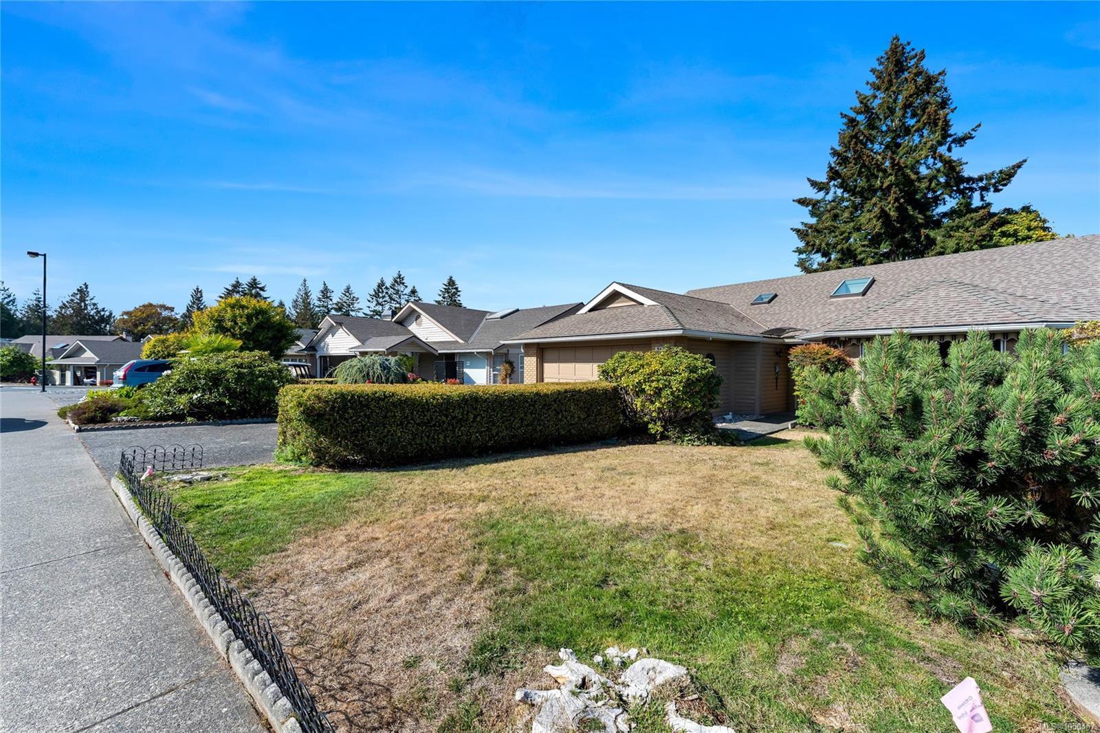 3673 Arbutus Dr