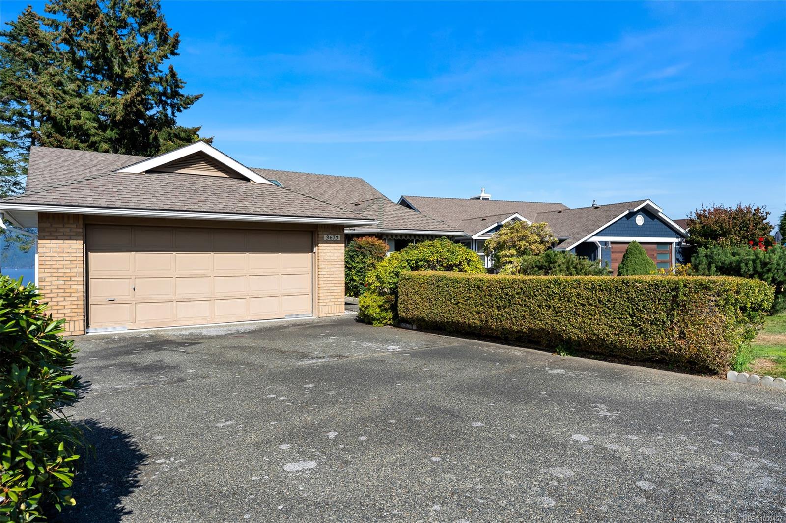 3673 Arbutus Dr