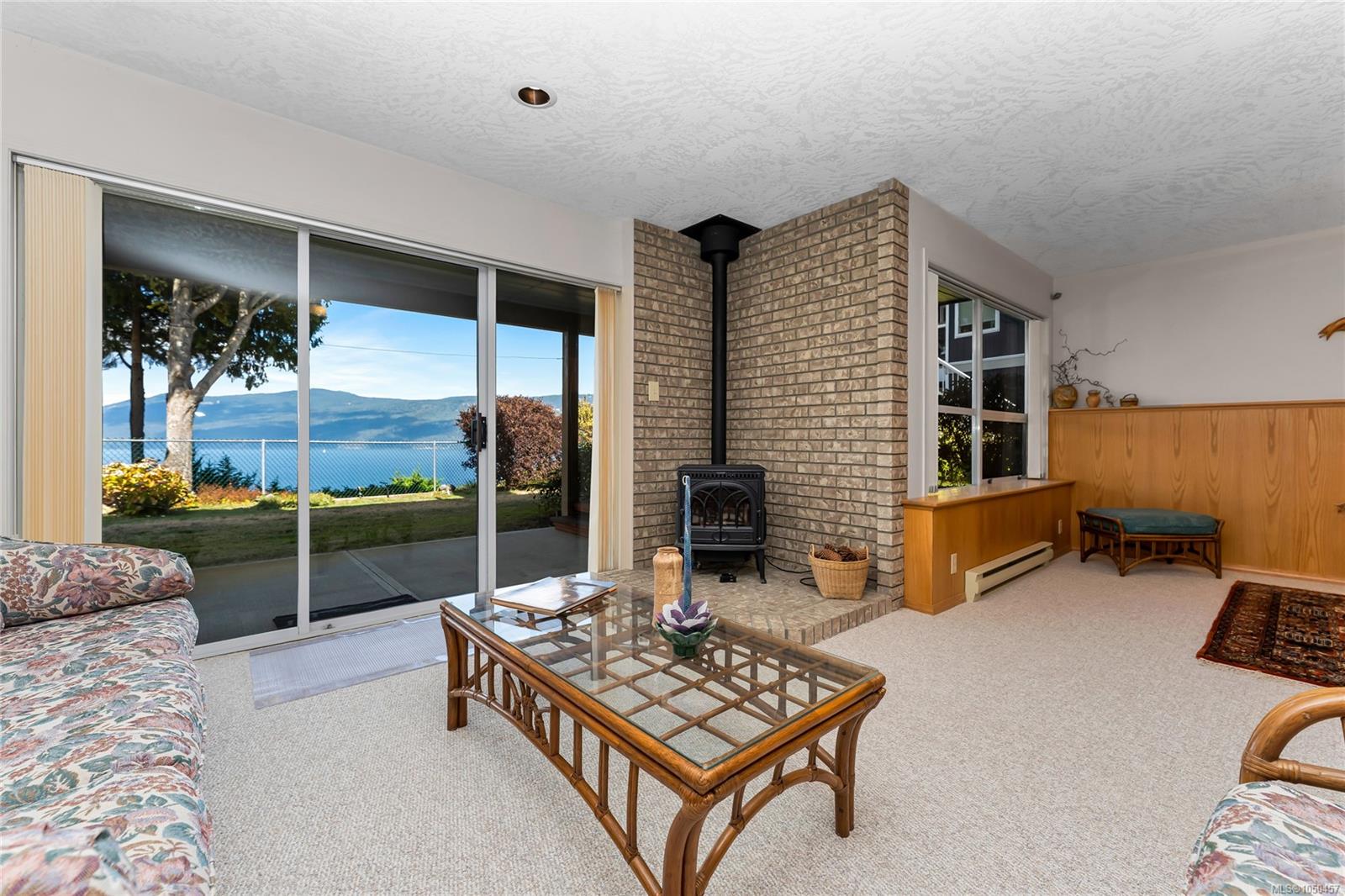 3673 Arbutus Dr