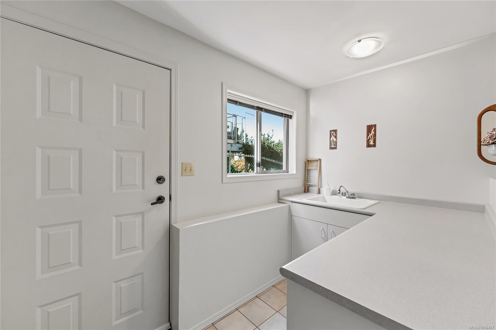 3673 Arbutus Dr
