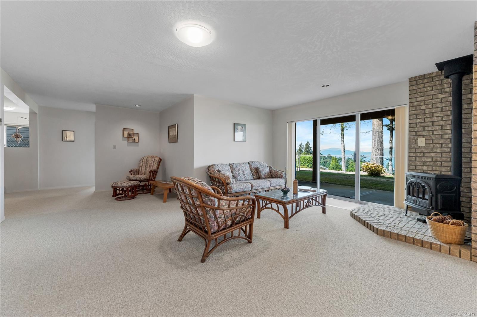 3673 Arbutus Dr