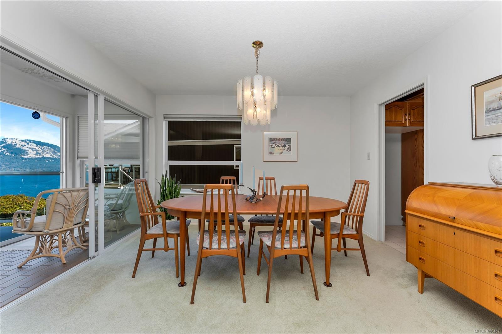 3673 Arbutus Dr