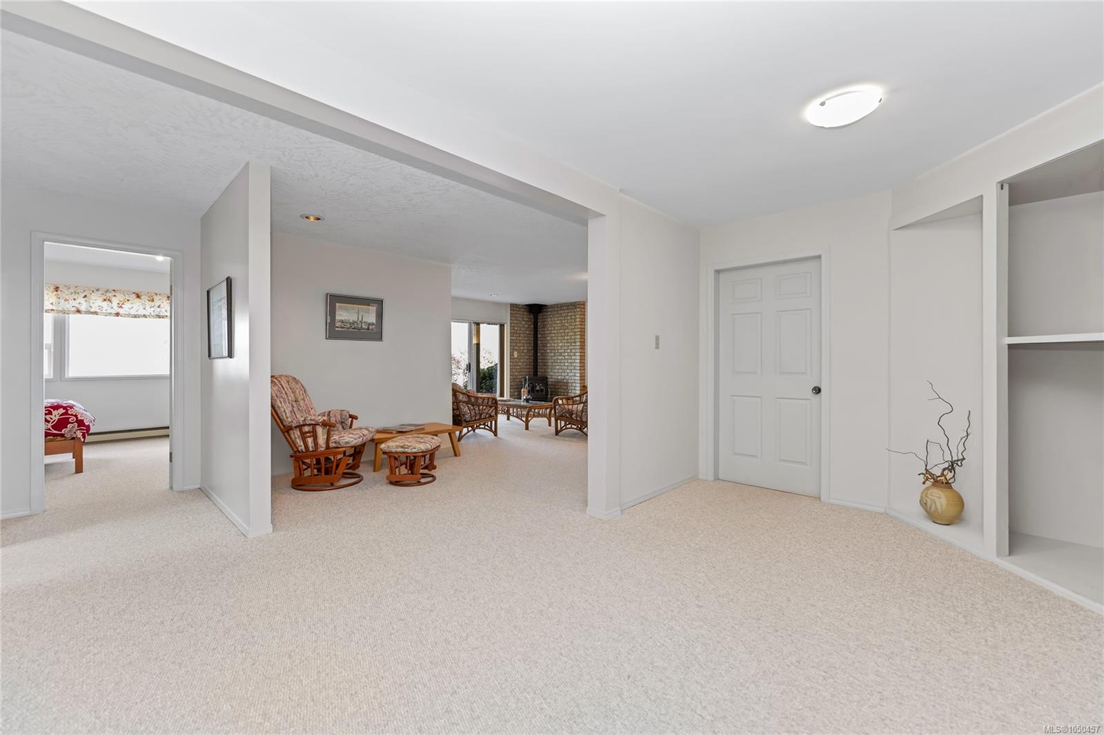 3673 Arbutus Dr