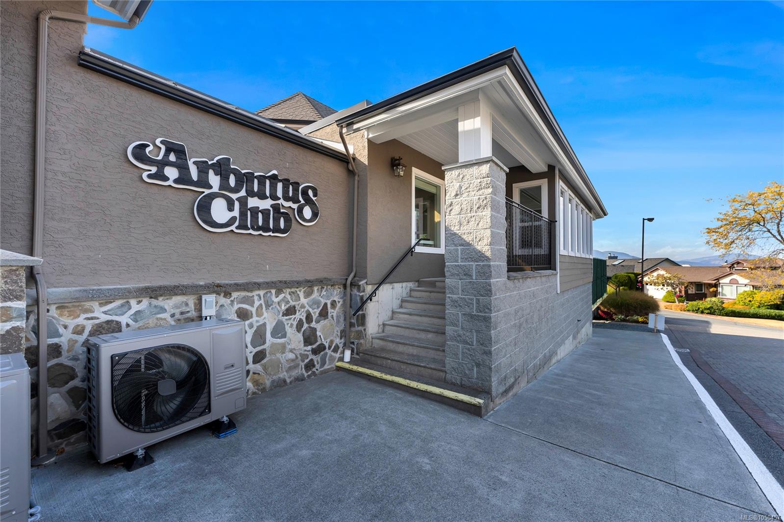 3673 Arbutus Dr