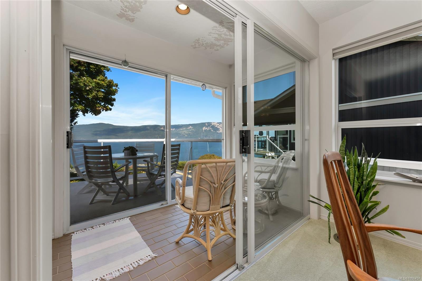 3673 Arbutus Dr