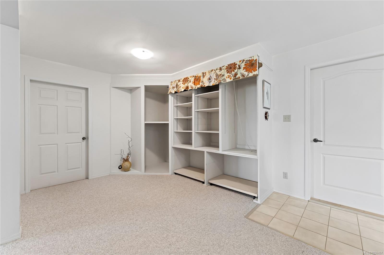 3673 Arbutus Dr
