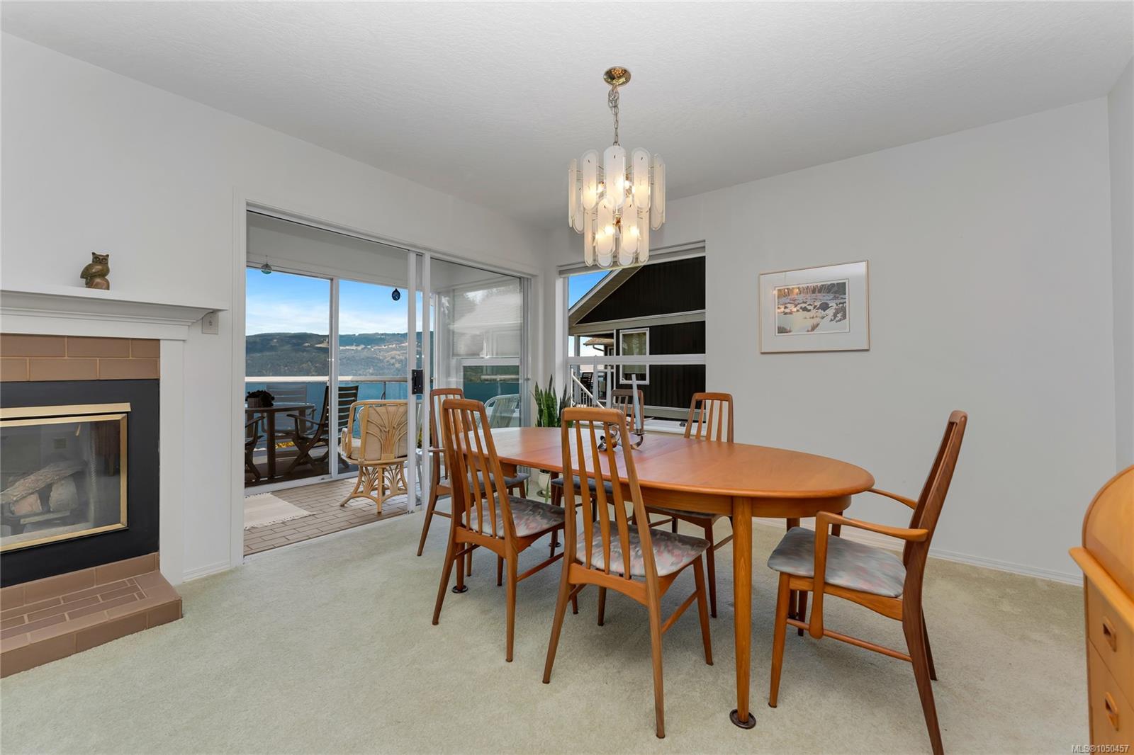3673 Arbutus Dr