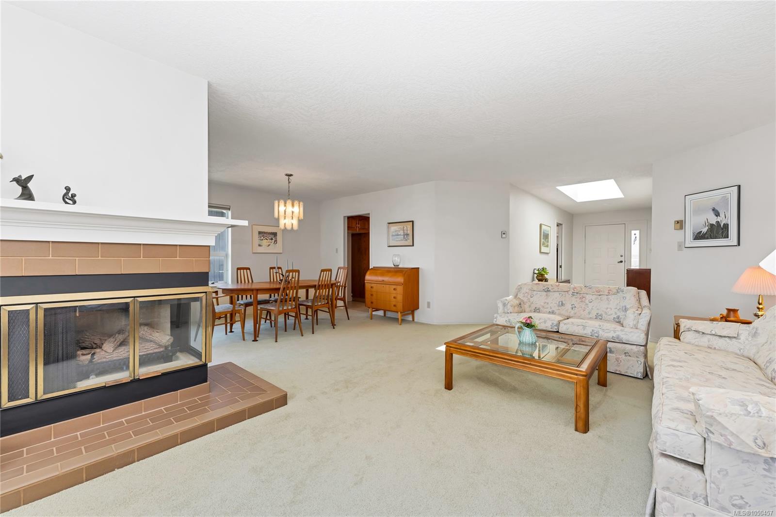 3673 Arbutus Dr