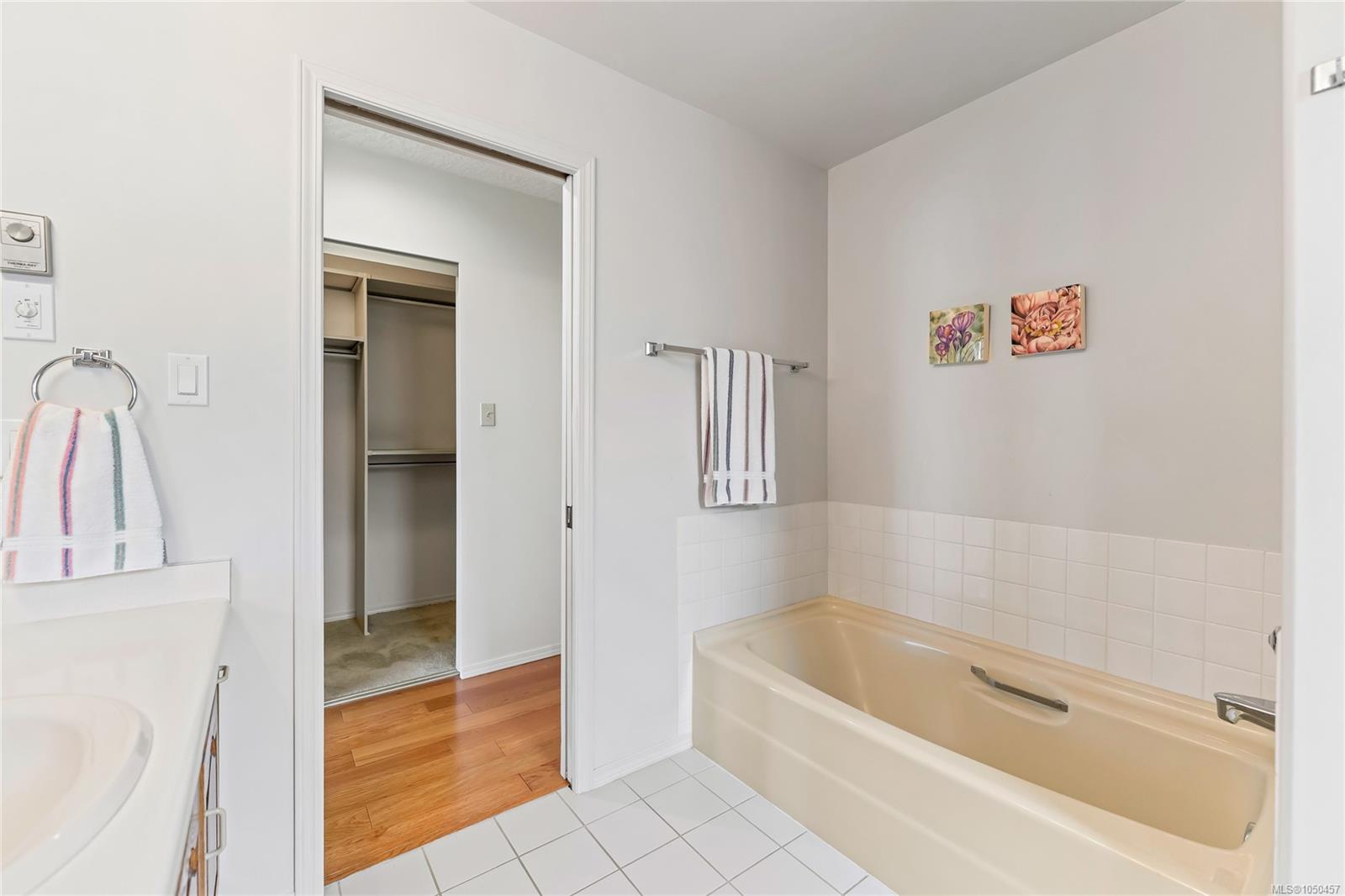 3673 Arbutus Dr