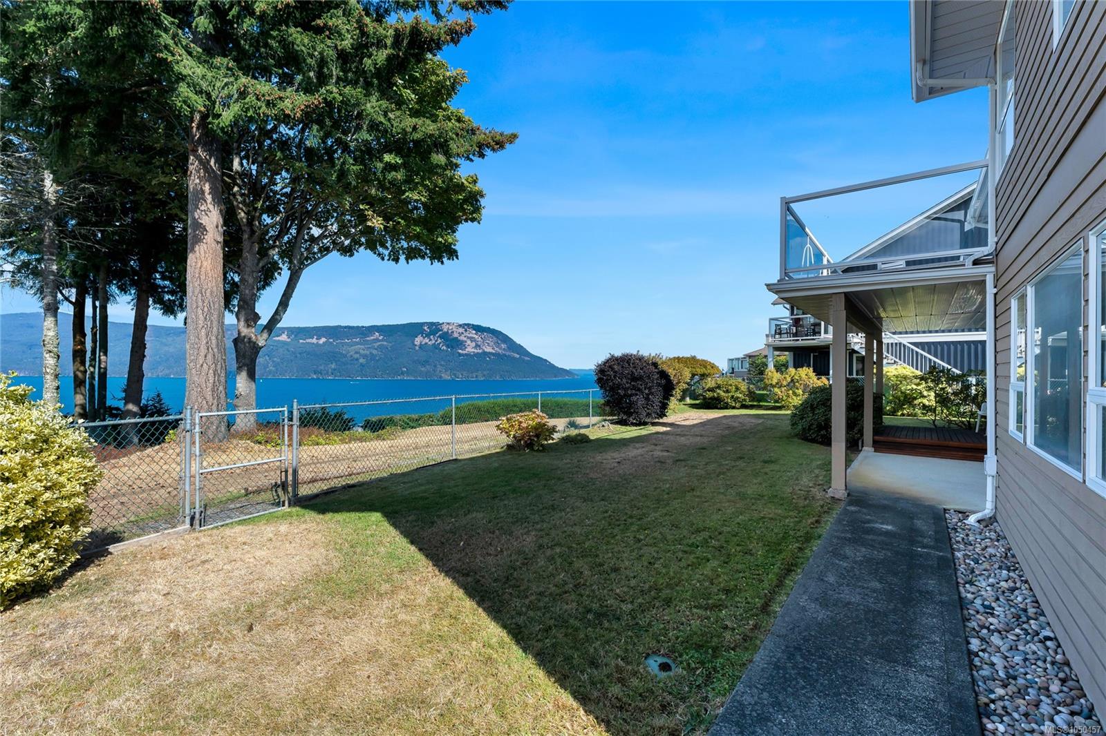 3673 Arbutus Dr