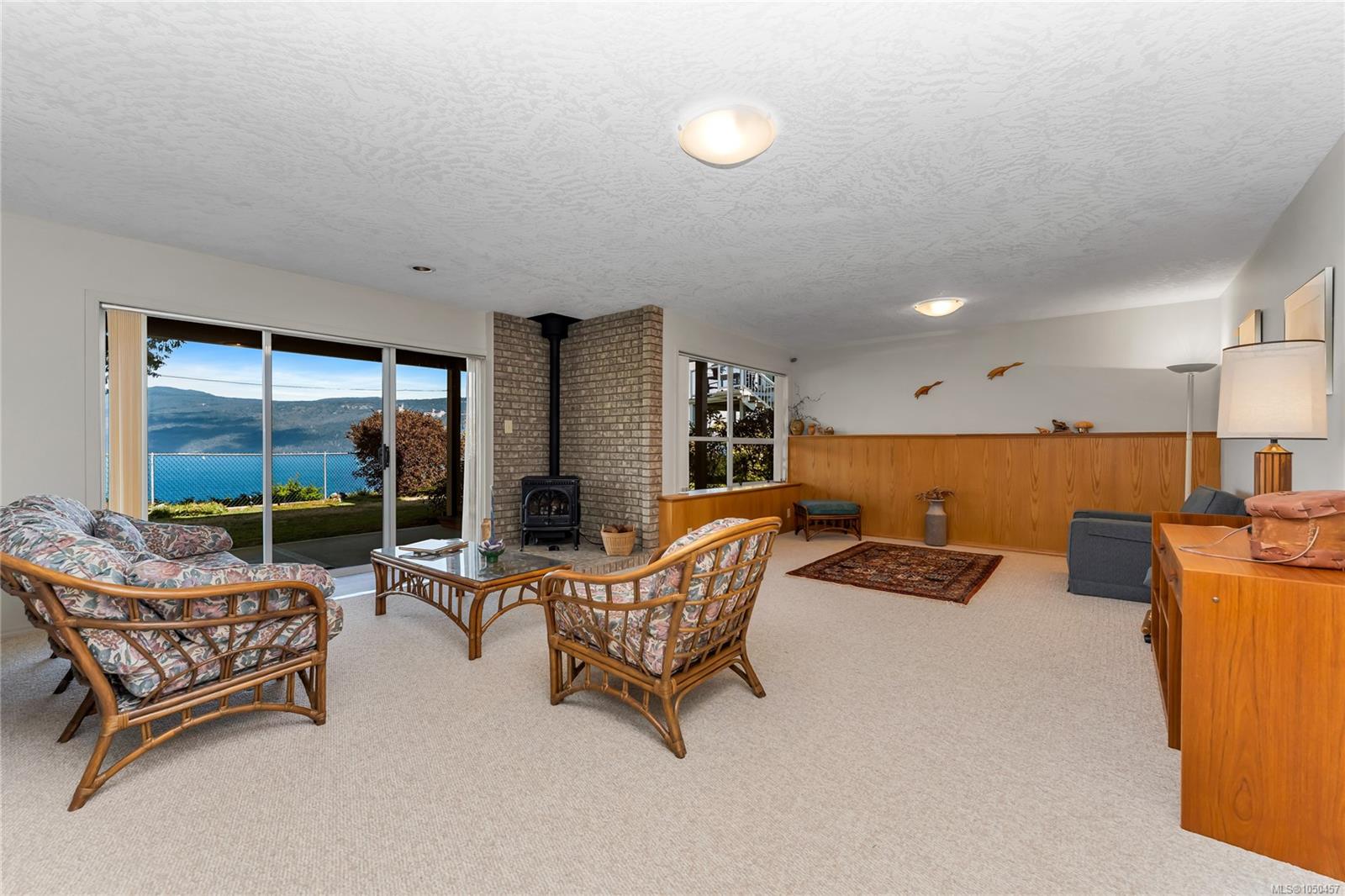 3673 Arbutus Dr