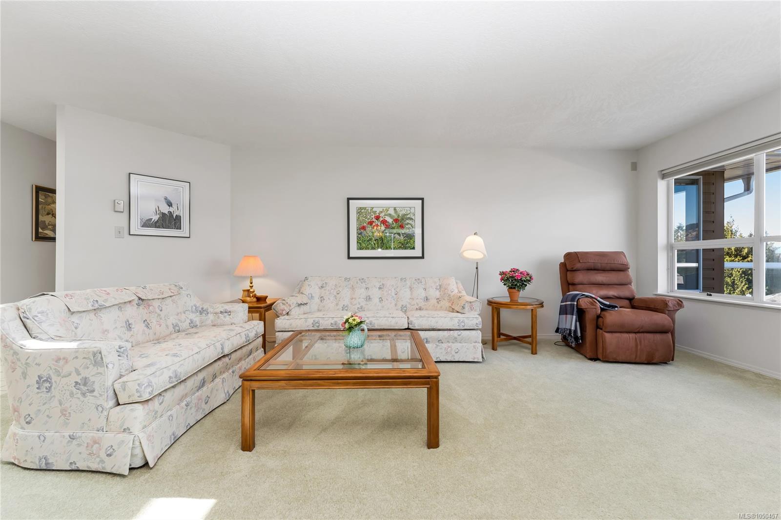 3673 Arbutus Dr