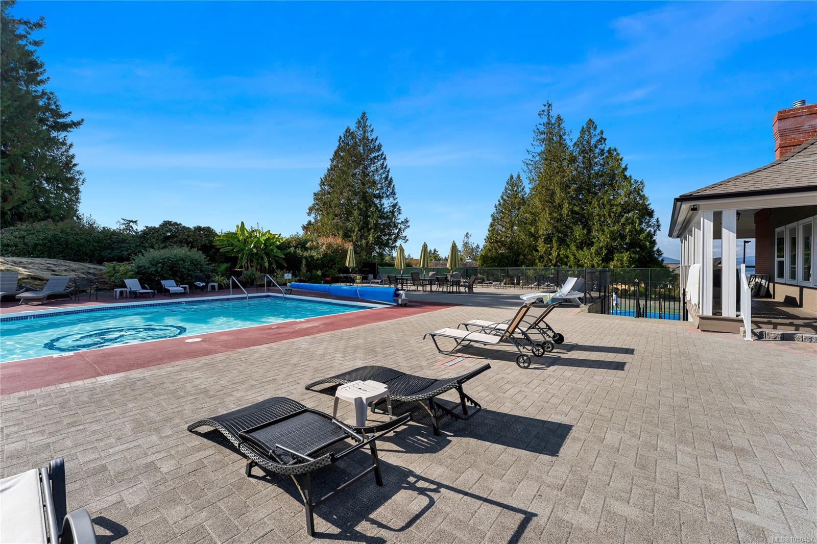 3673 Arbutus Dr
