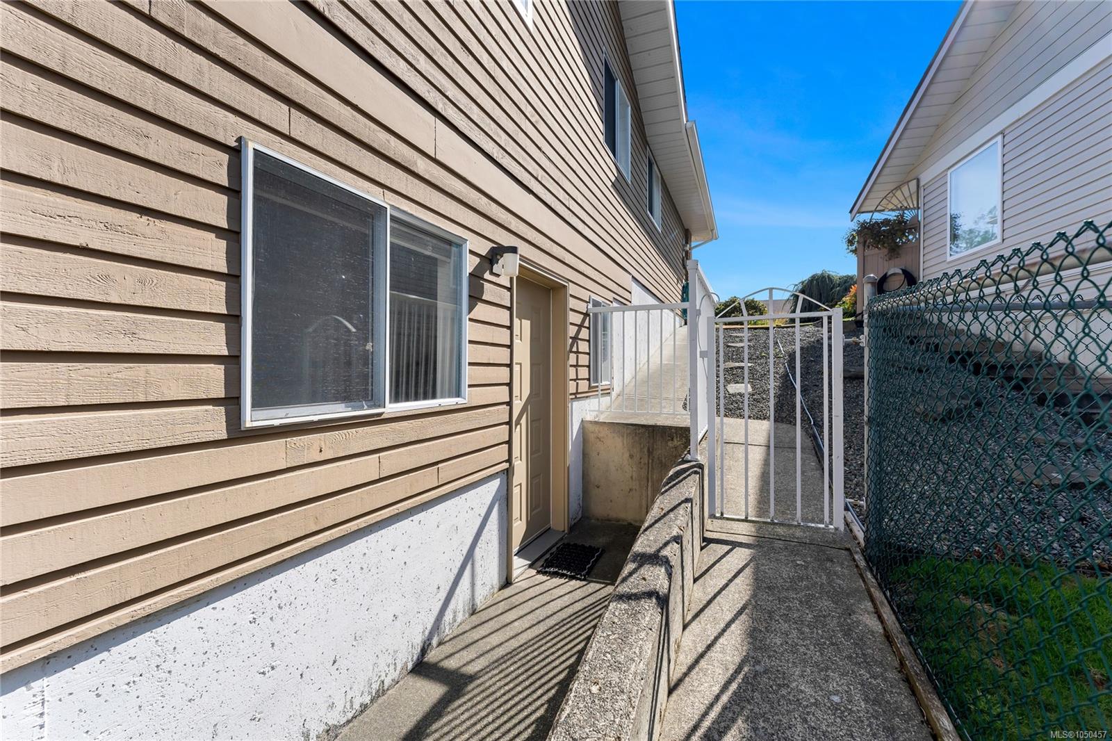 3673 Arbutus Dr