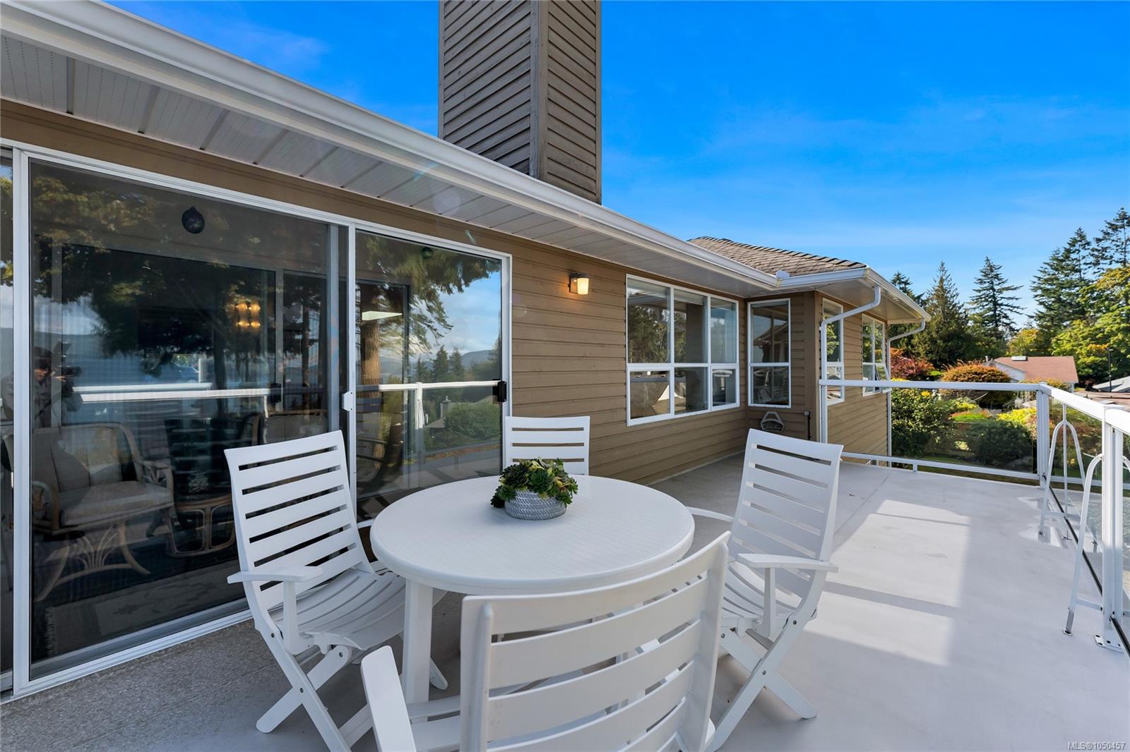 3673 Arbutus Dr
