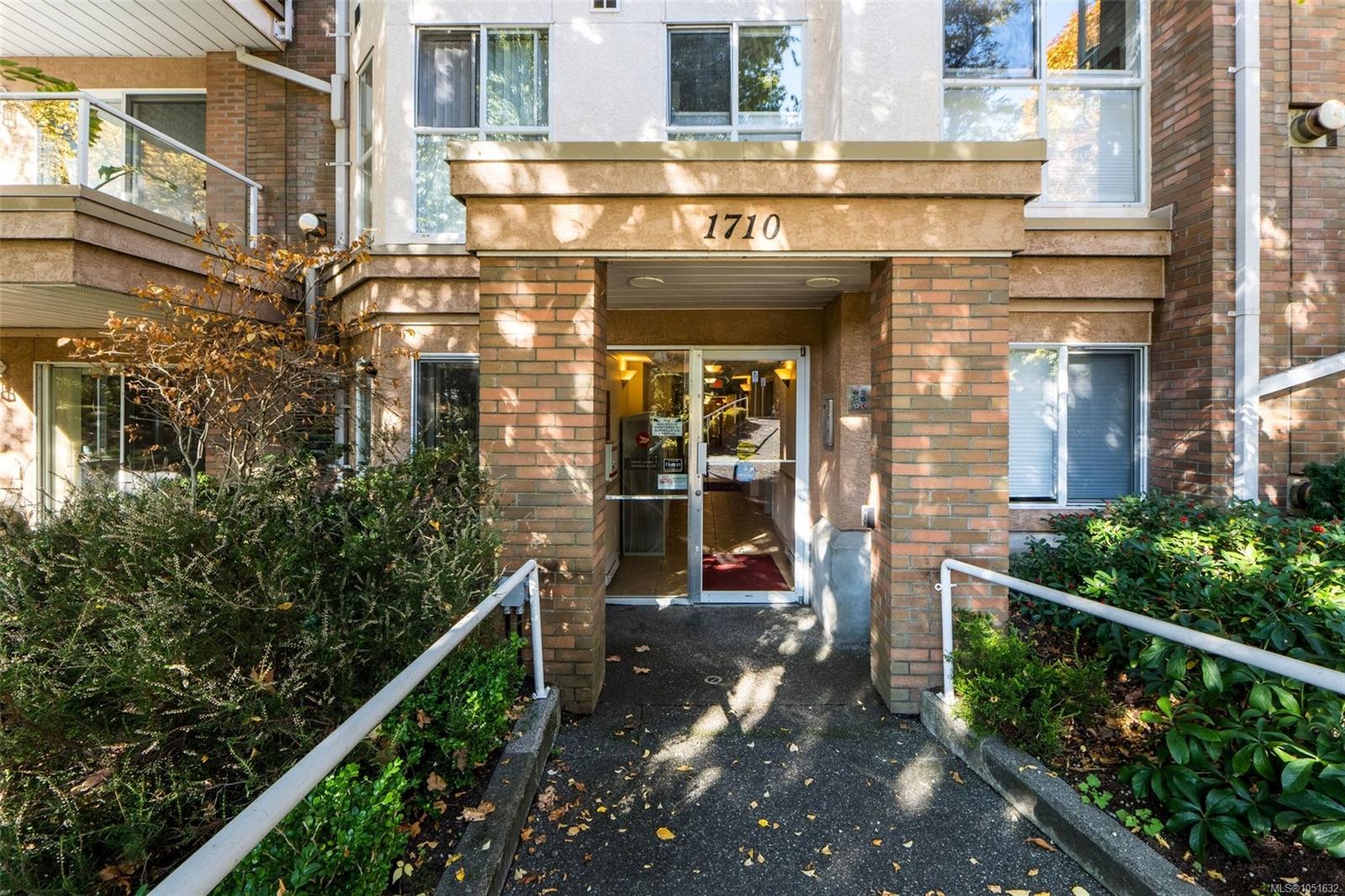 1710 Fort St #404
