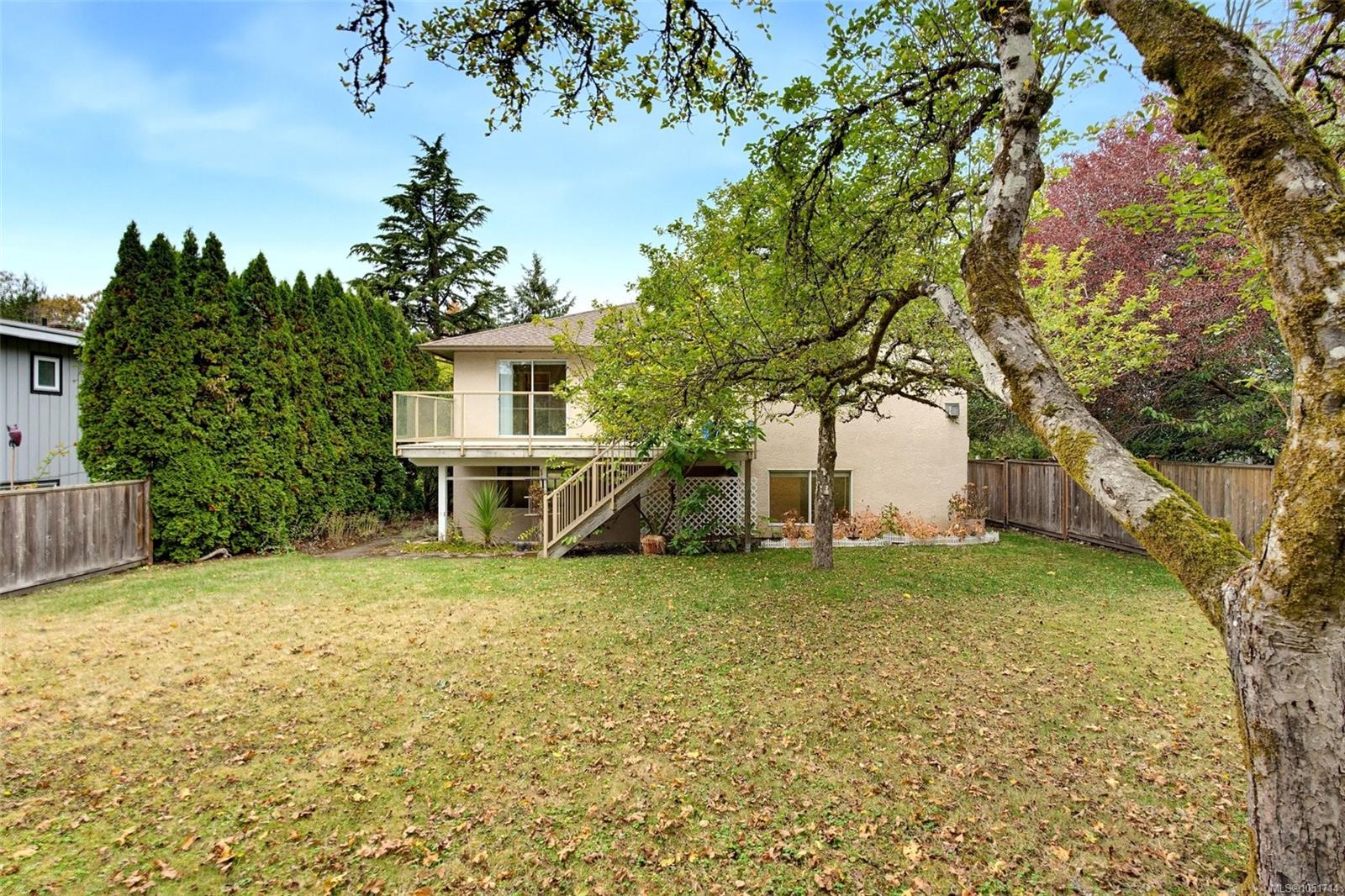 975 Annie St