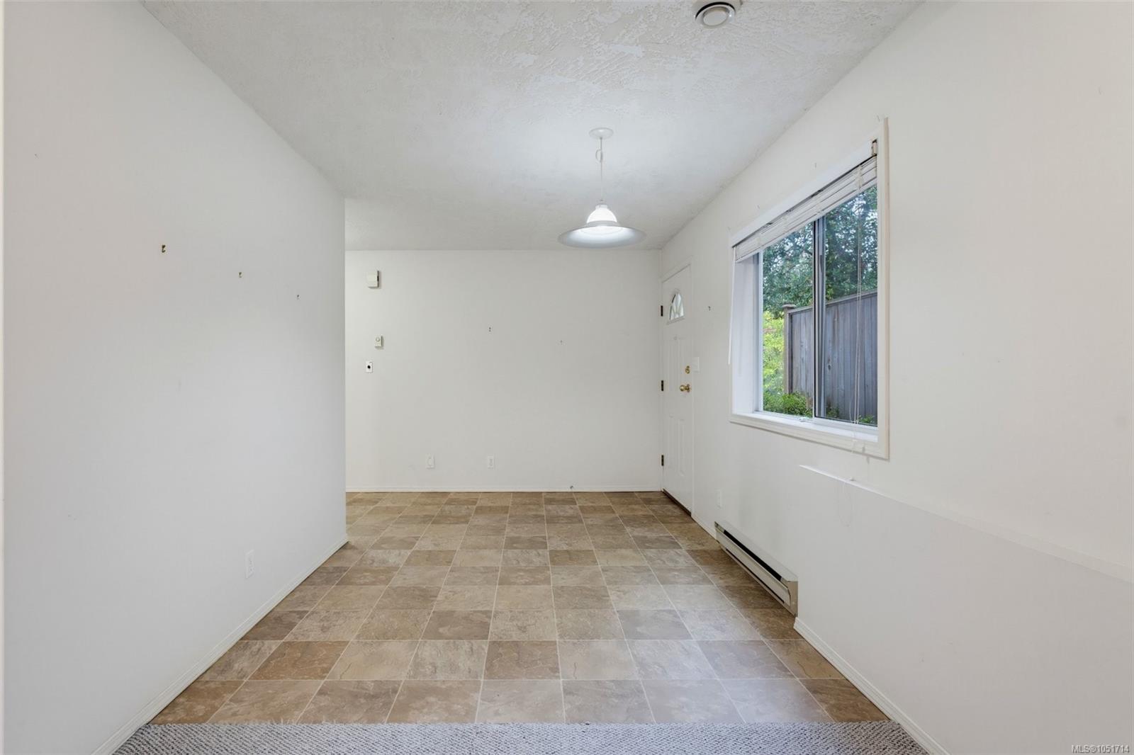 975 Annie St